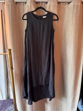 Magic Linen Sleeveless Black Midi Dress with High-Low Hem